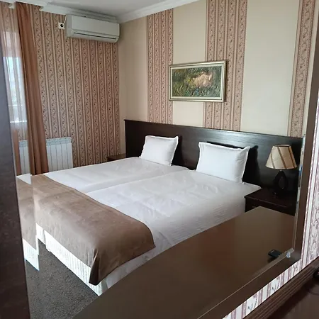 Хотел-Ресторант Алмонд Hotel