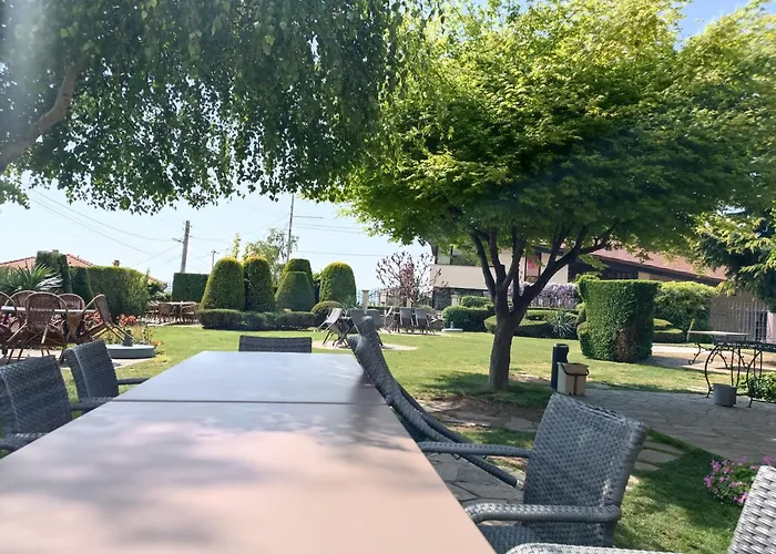 Хотел-Ресторант Алмонд 3*