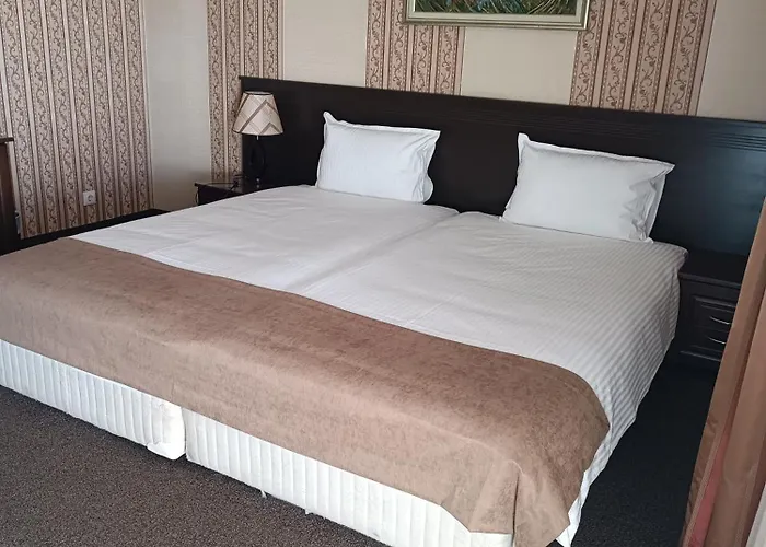 Хотел-Ресторант Алмонд 3*